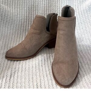 Steve Madden‎ Lancaster Taupe Perforated Leather Women's Ankle Booties Size 6.5